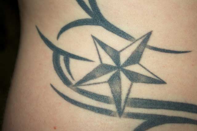 Bedeutung tattoo schwarzes dreieck Klappmesser tattoo