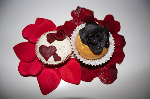 Bikd von fertigen Valentinstag Cupcakes
